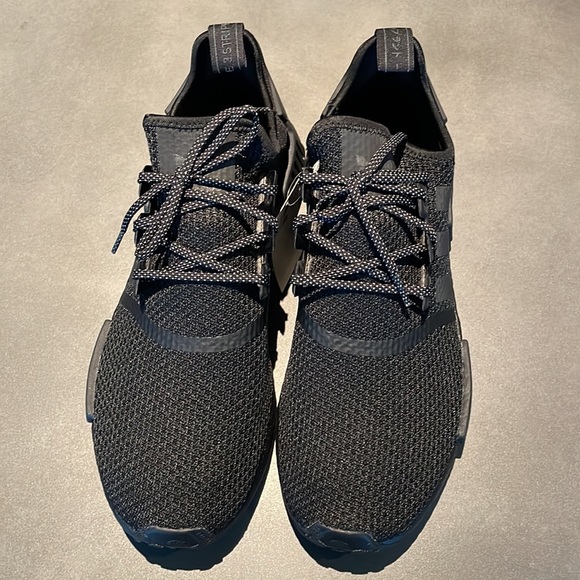 nmd_r1 shoes core black